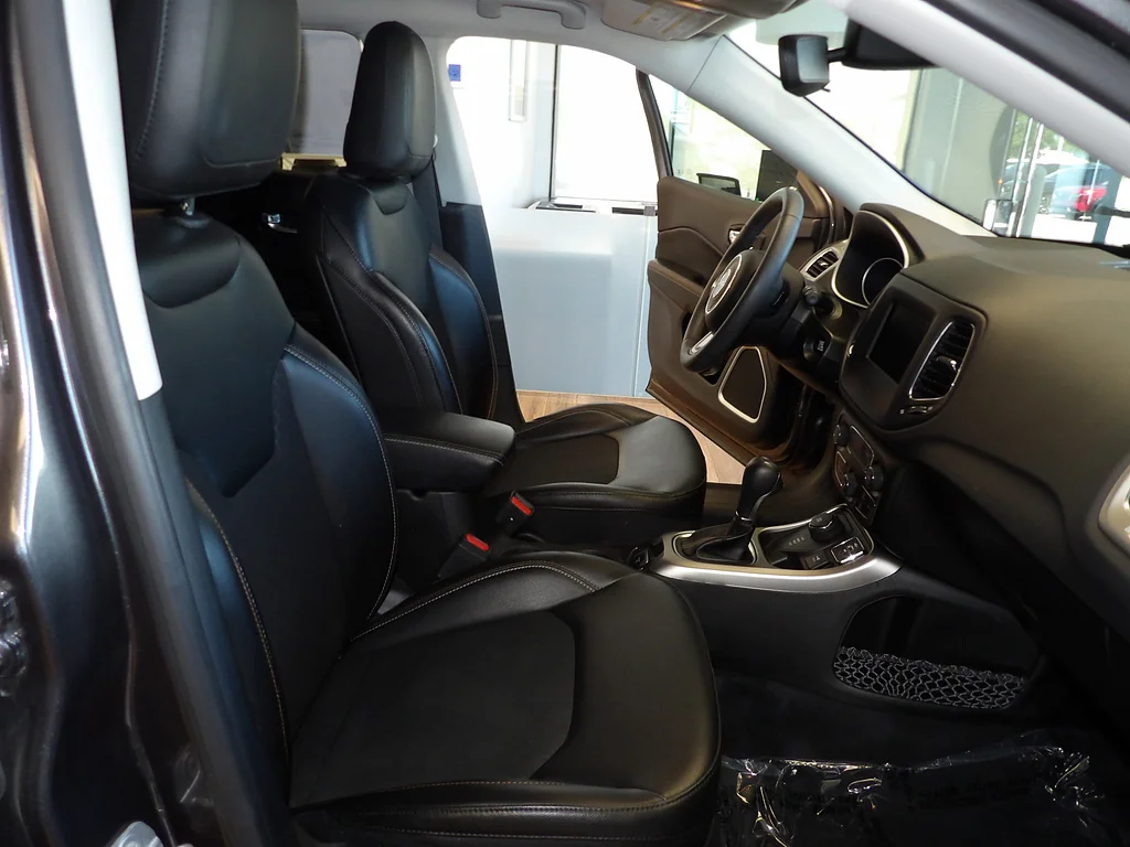 Used 2021 Granite Crystal Metallic Clear Coat Jeep Latitude image 14