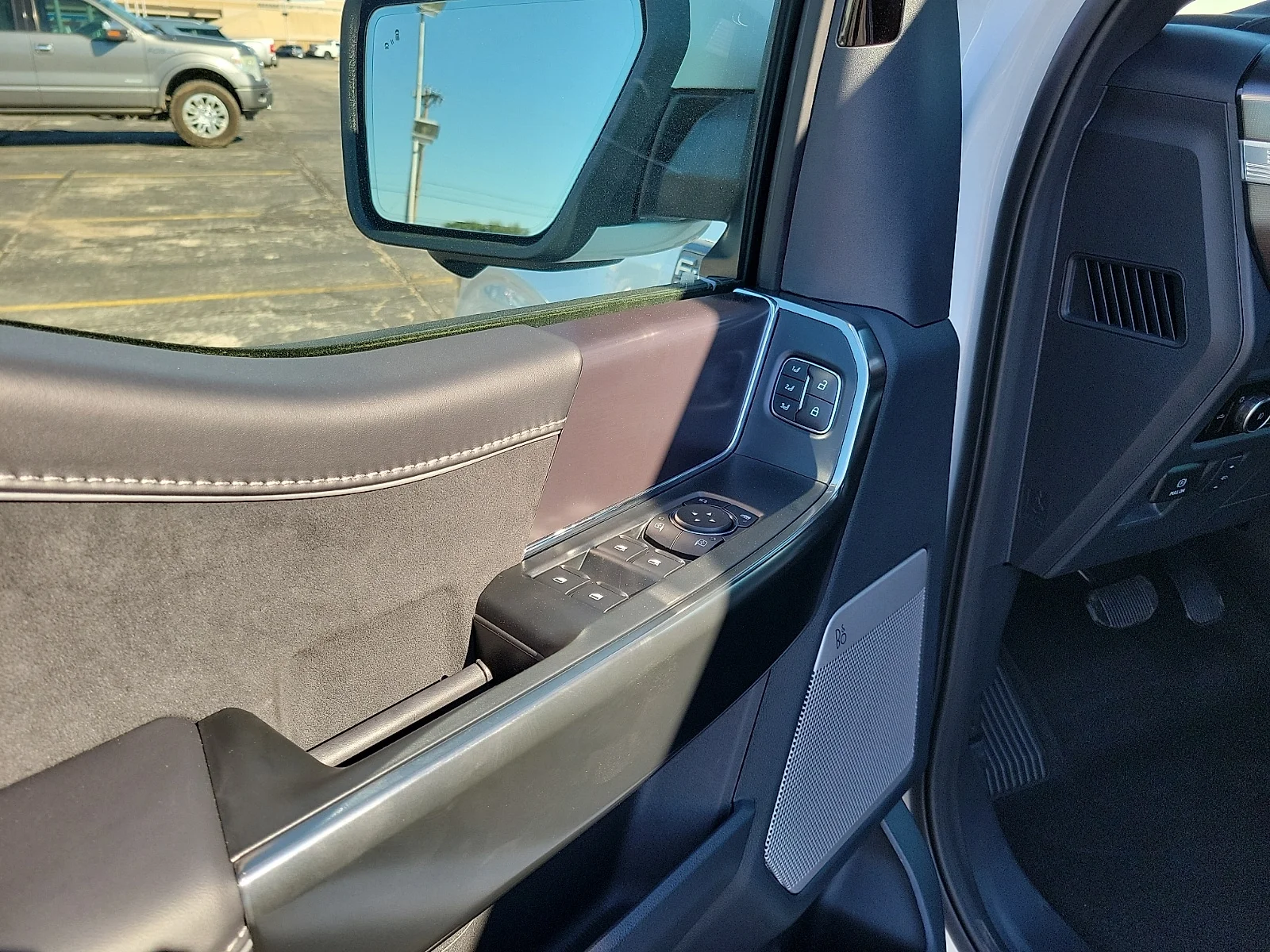 New 2026 Star White Metallic Tri-Coat Ford Platinum&reg; image 11