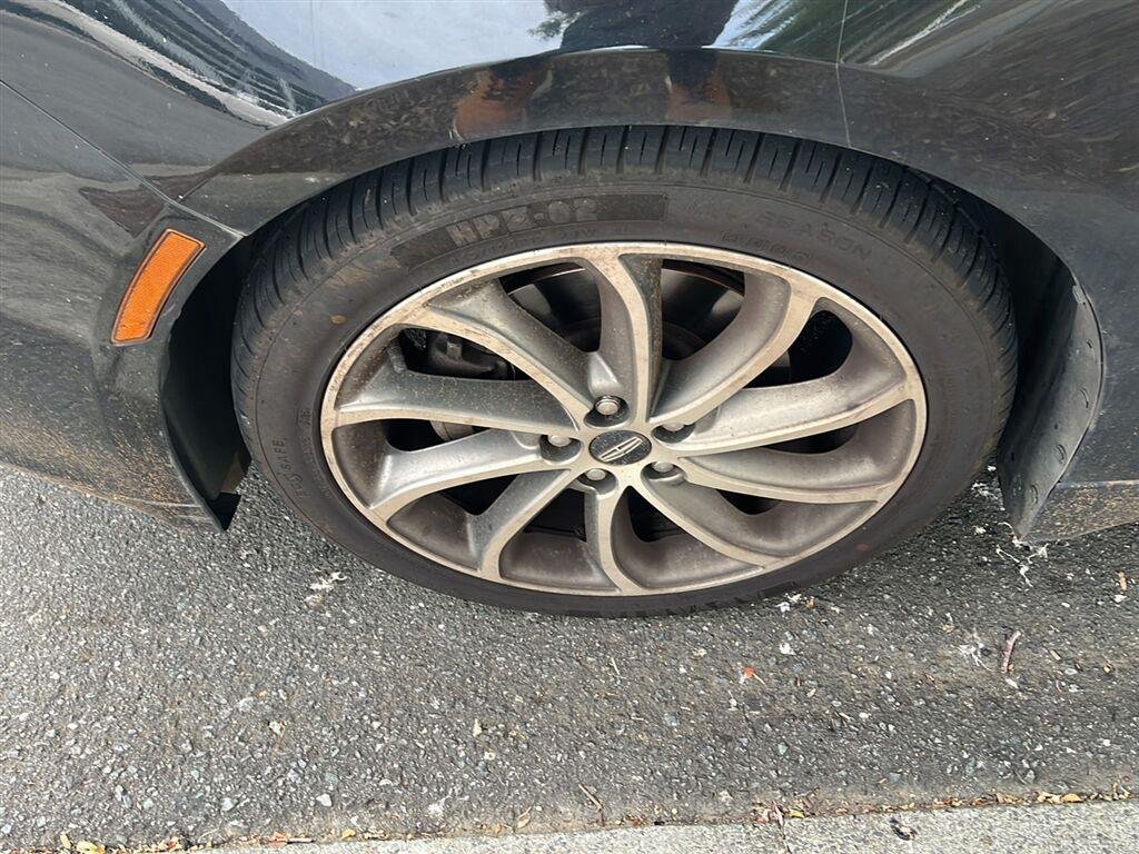 Used 2018 Black Velvet Lincoln Premiere image 7