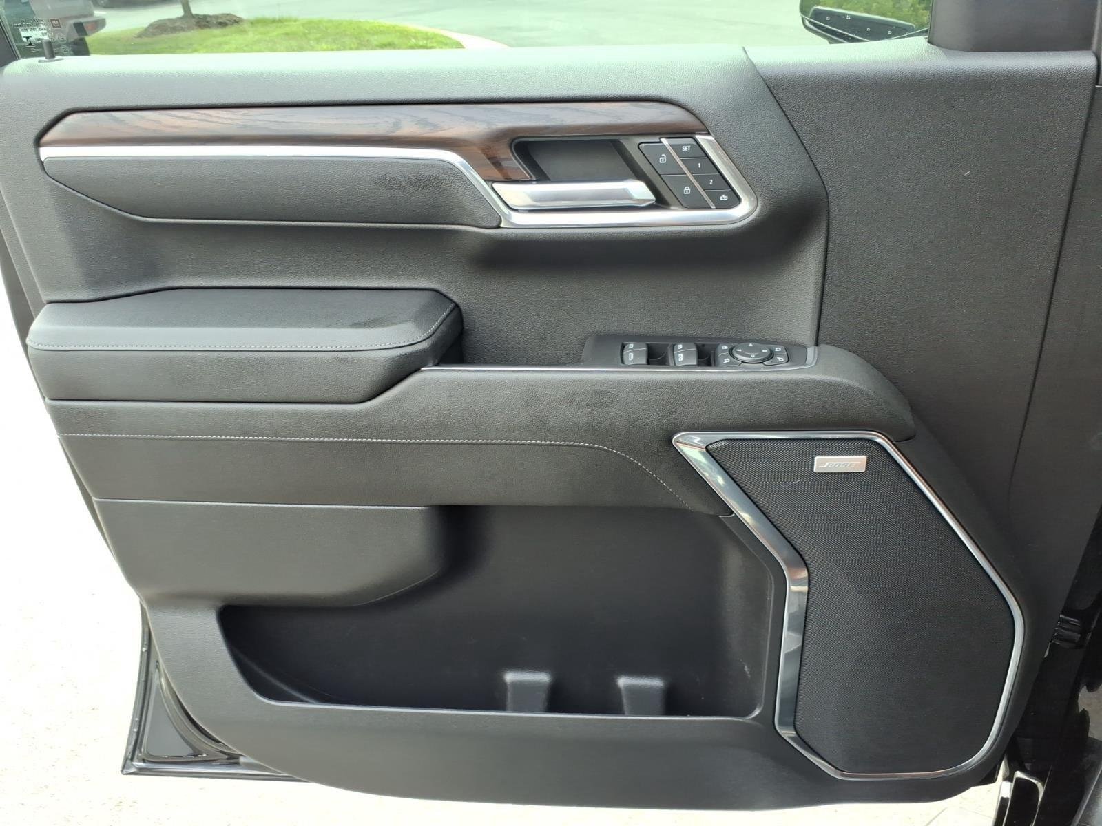 Used 2023 Onyx Black GMC SLT image 27