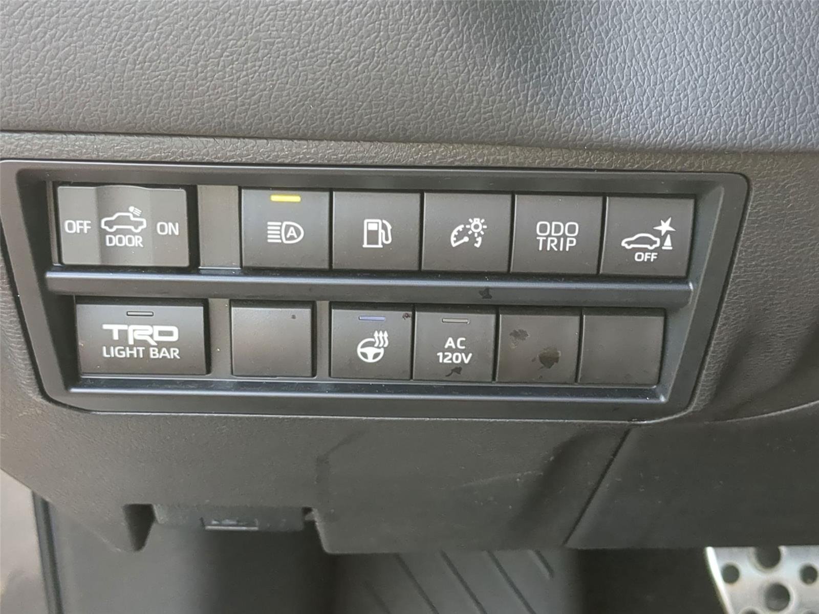 Used 2023  TOYOTA  image 24