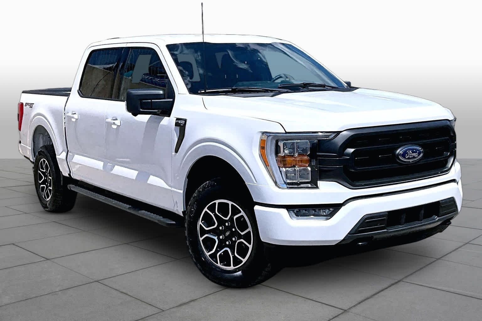 Used 2023 Oxford White Ford XLT image 3
