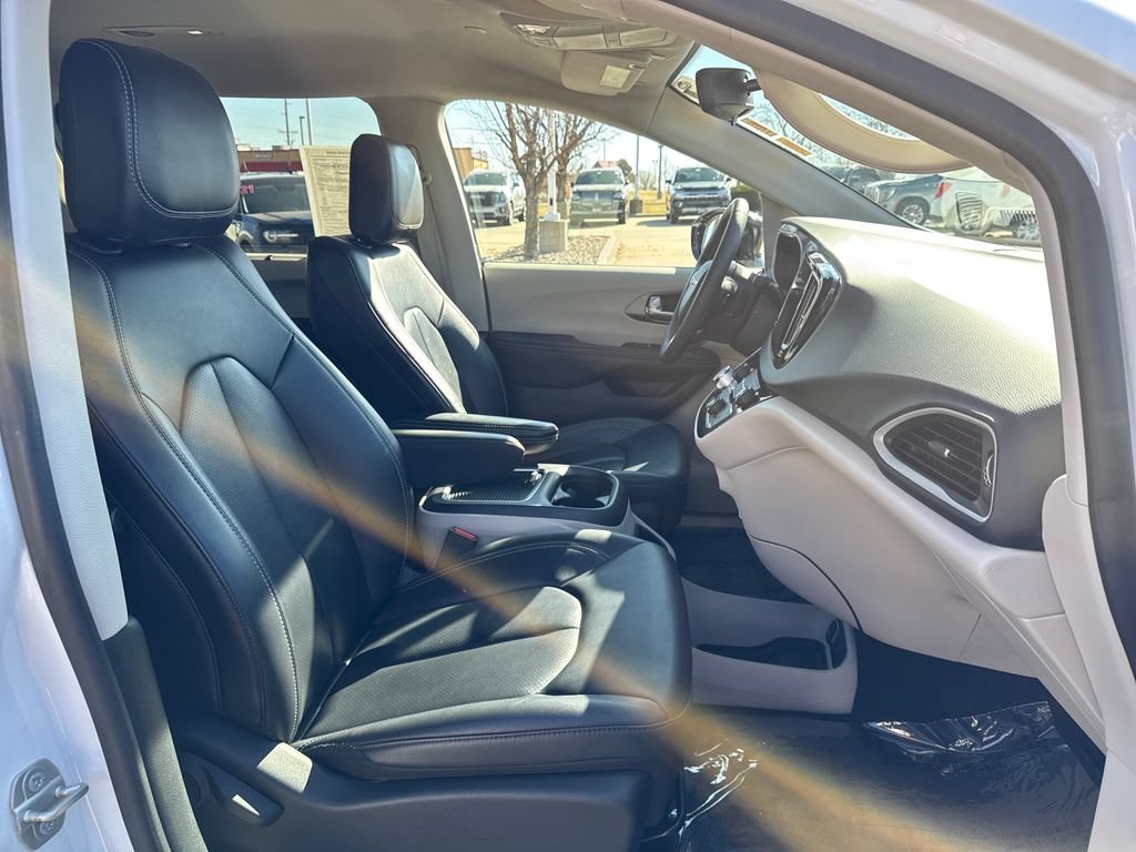 Used 2024 White Chrysler Touring L image 33