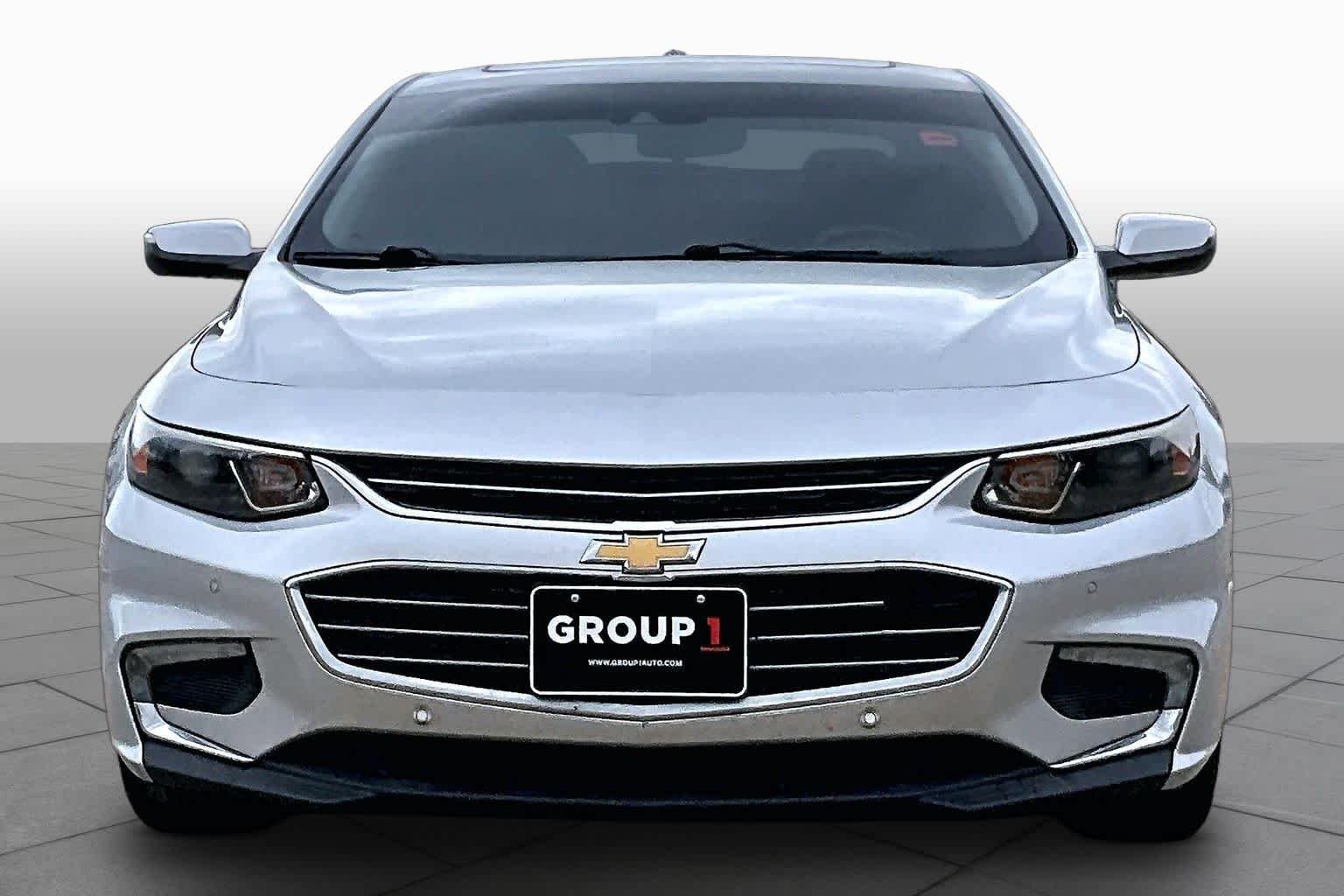 Used 2017 Silver Ice Metallic Chevrolet LT image 4
