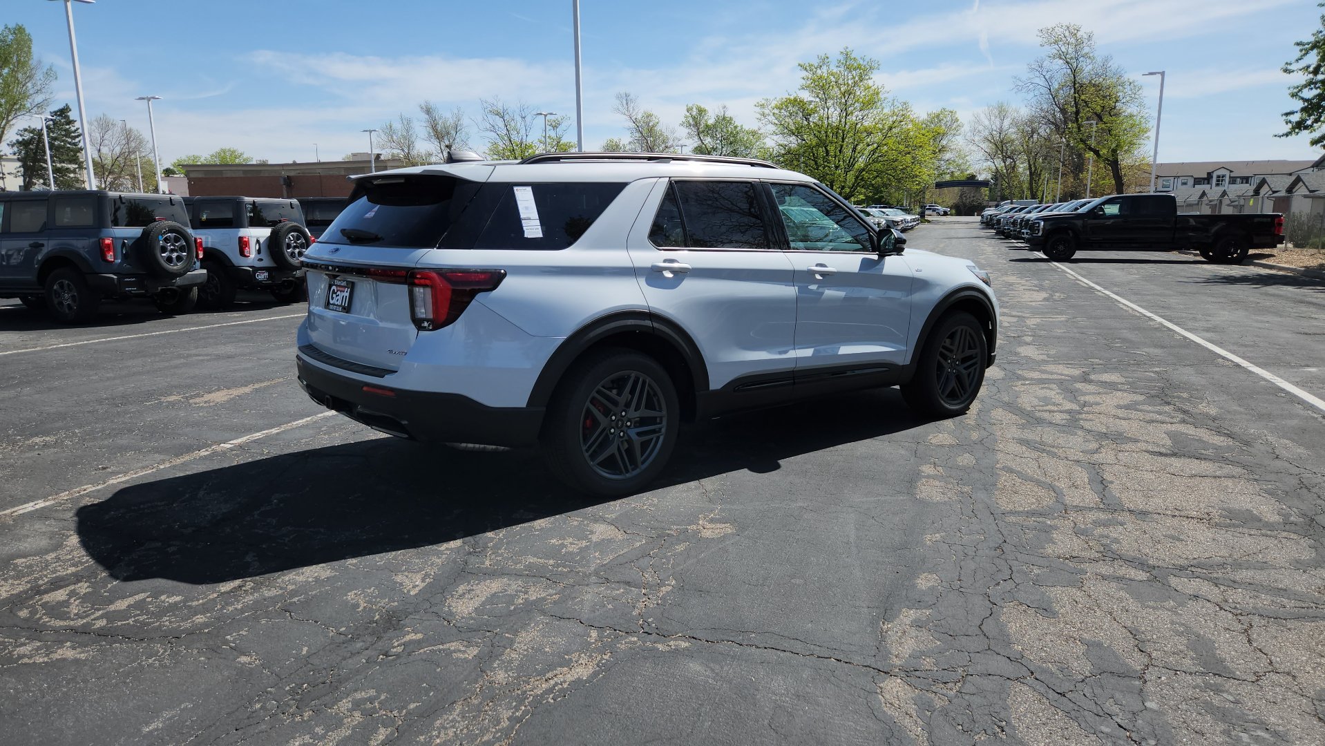 2026 Ford Explorer ST-Line - Photo 13