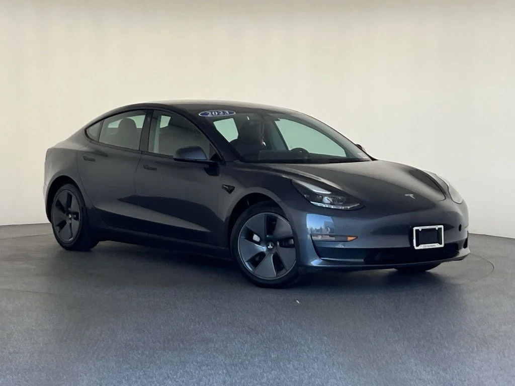 Used 2023  Tesla Base image 35