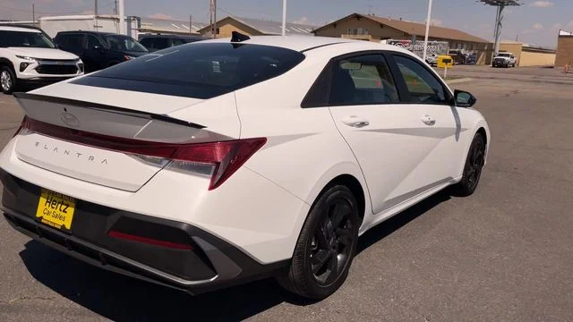 Used 2026 White Hyundai SEL Sport image 9