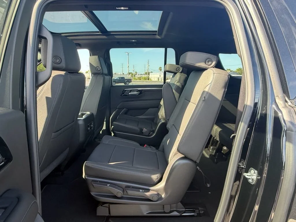 2026 Chevrolet Suburban Z71 - Photo 10
