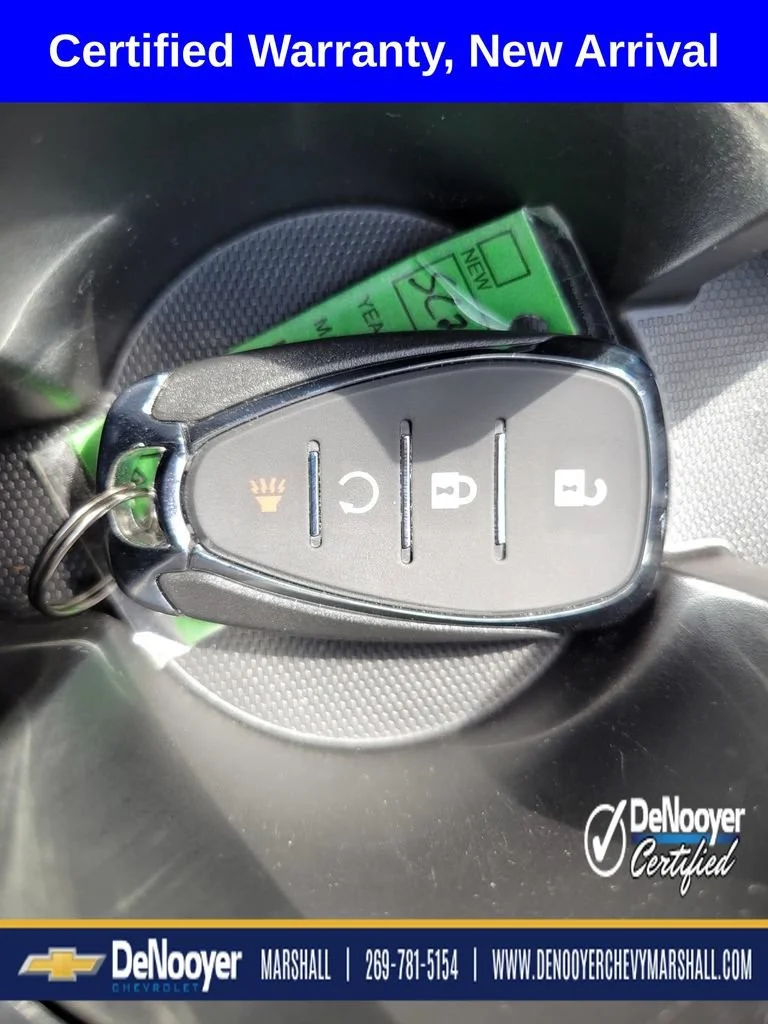 Used 2025 Mosaic Black Metallic Chevrolet LT image 19