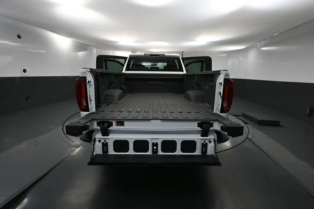 Used 2022 White GMC AT4 image 32