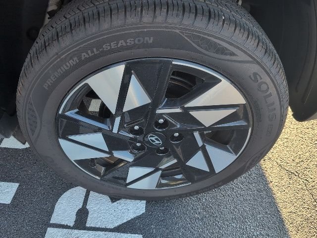 Used 2025 Gray Hyundai SEL image 5