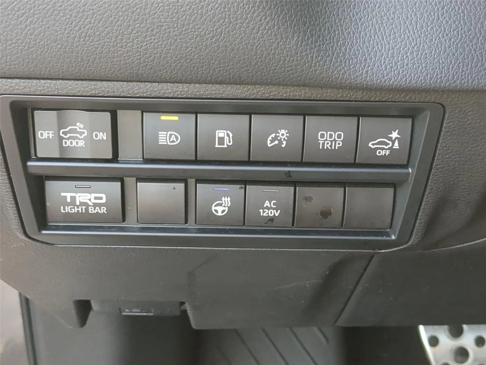 Used 2023  TOYOTA  image 24