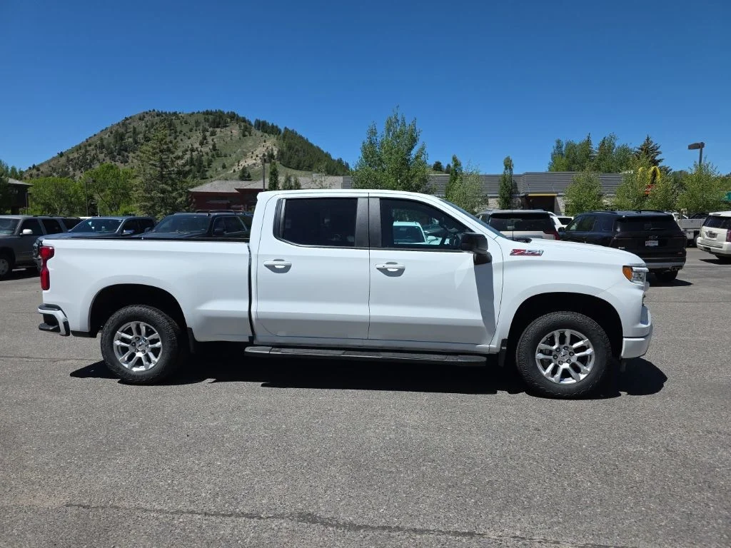 New 2026 Summit White Chevrolet RST image 4