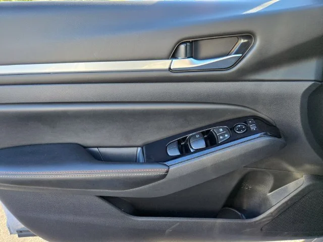 Used 2025 Gray Nissan SR image 36