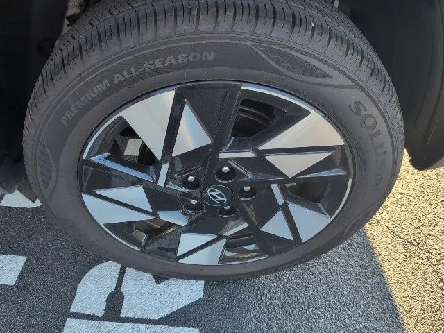 Used 2025 Gray Hyundai SEL image 5