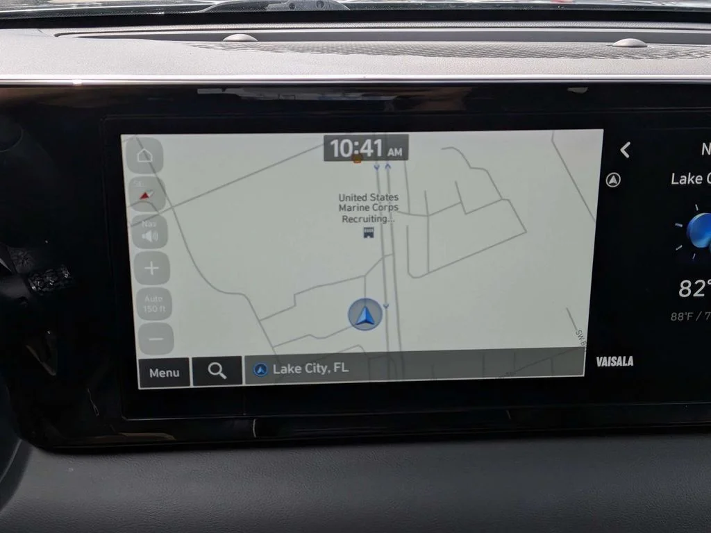 Used 2025 White Hyundai SEL Premium image 31