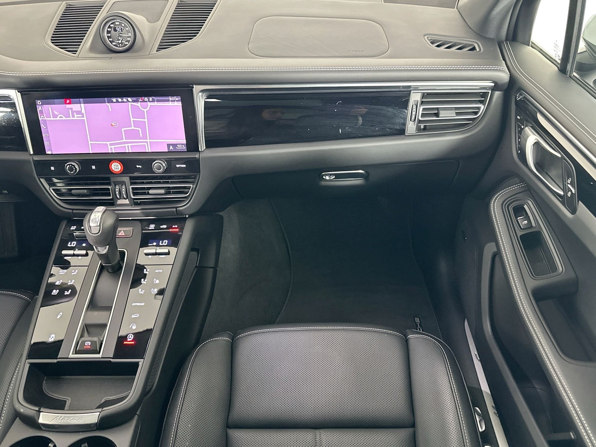 2024 Porsche Macan S - Photo 23
