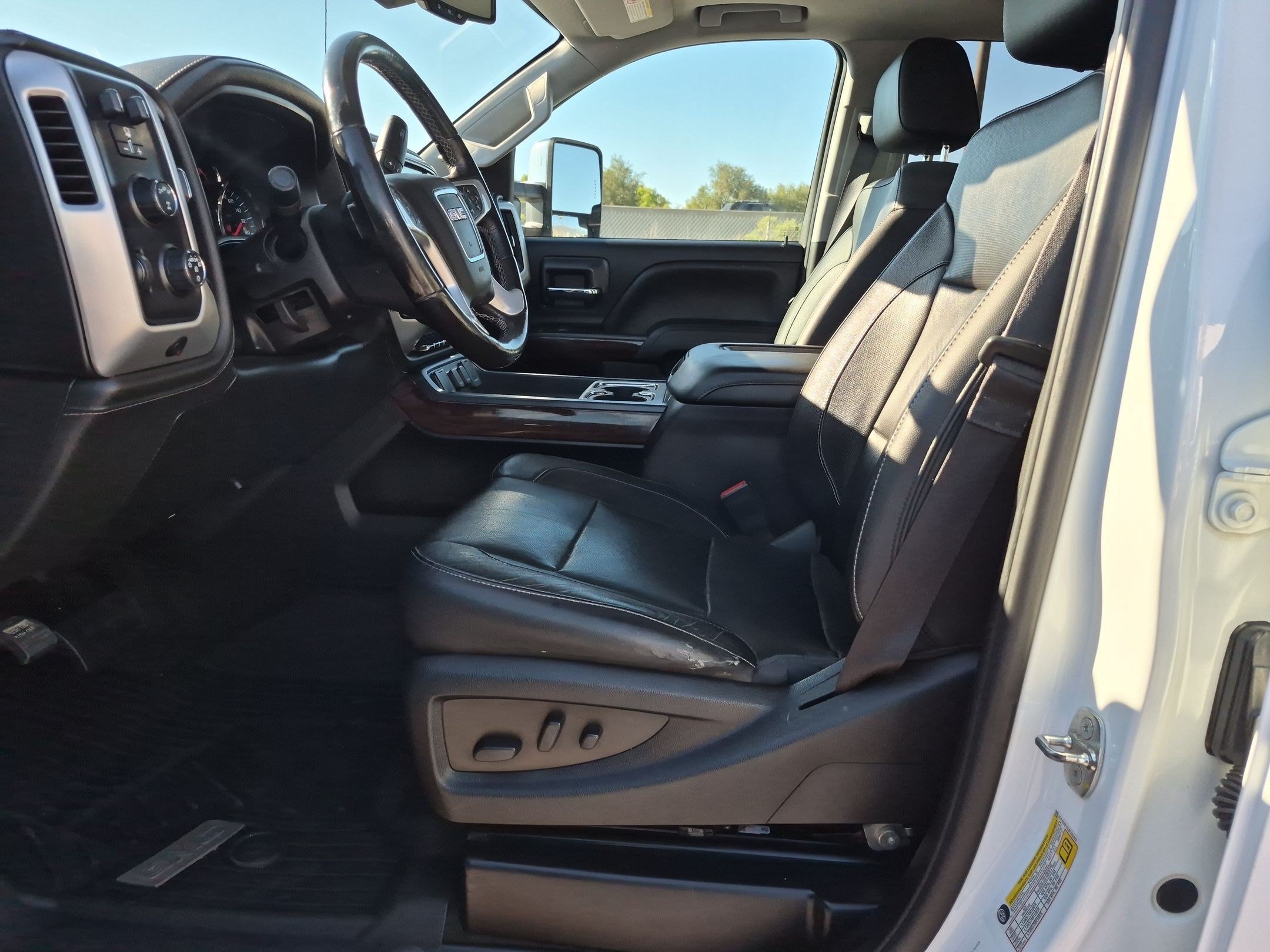 Used 2018 White GMC SLT image 25