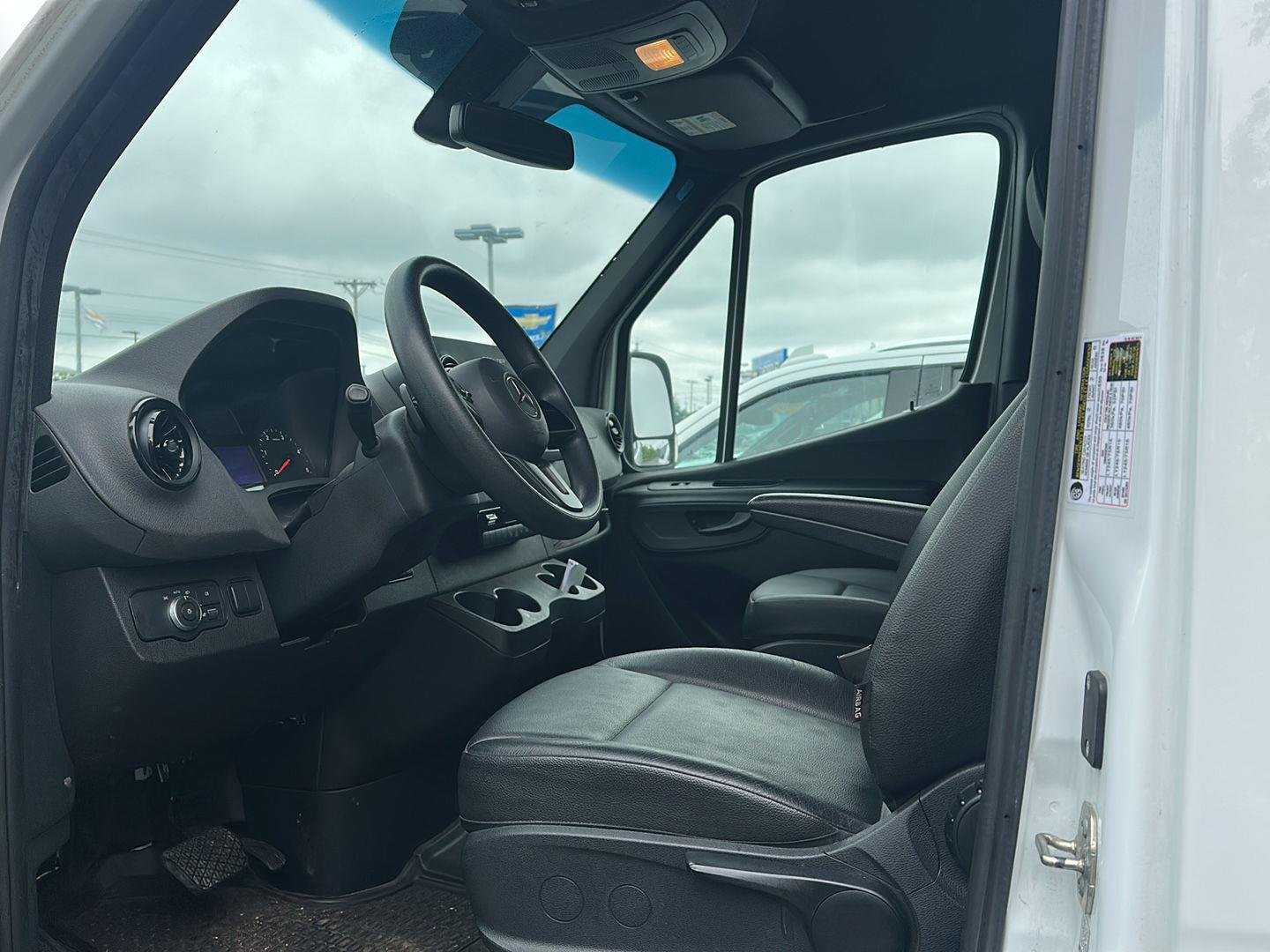 Used 2023  Mercedes-Benz  image 7