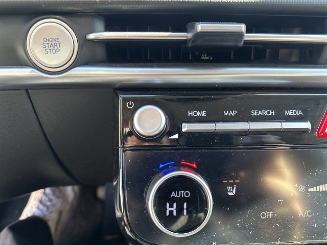Used 2025 White Hyundai SEL image 21