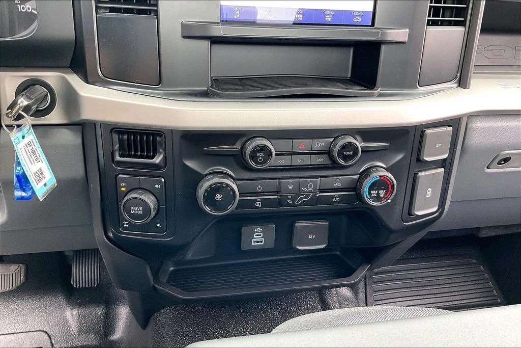 New 2026 Oxford White Ford F-250® XL image 35