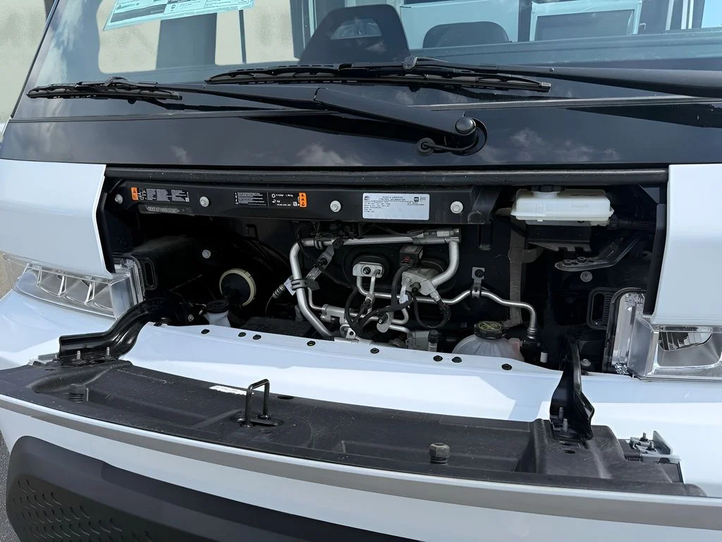 Used 2024 White BrightDrop 240hp image 23