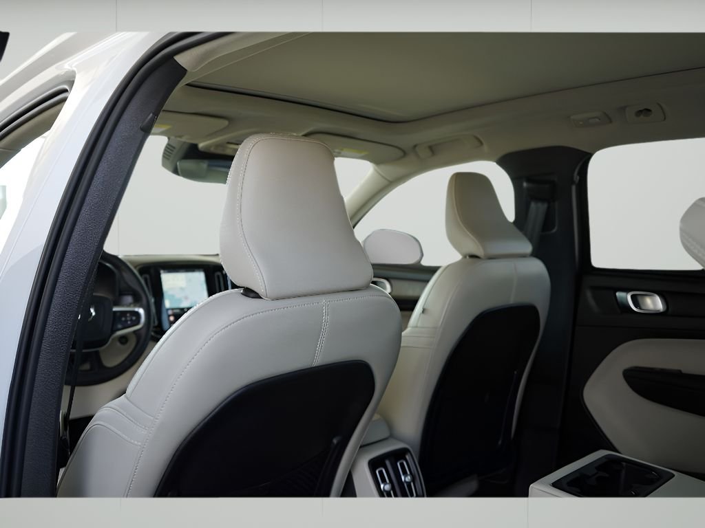2026 Volvo XC40 Plus - Photo 20