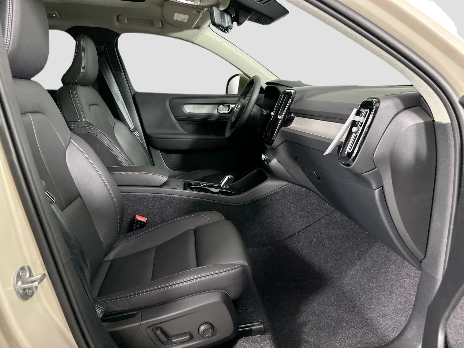 2025 Volvo XC40 Ultra - Photo 17