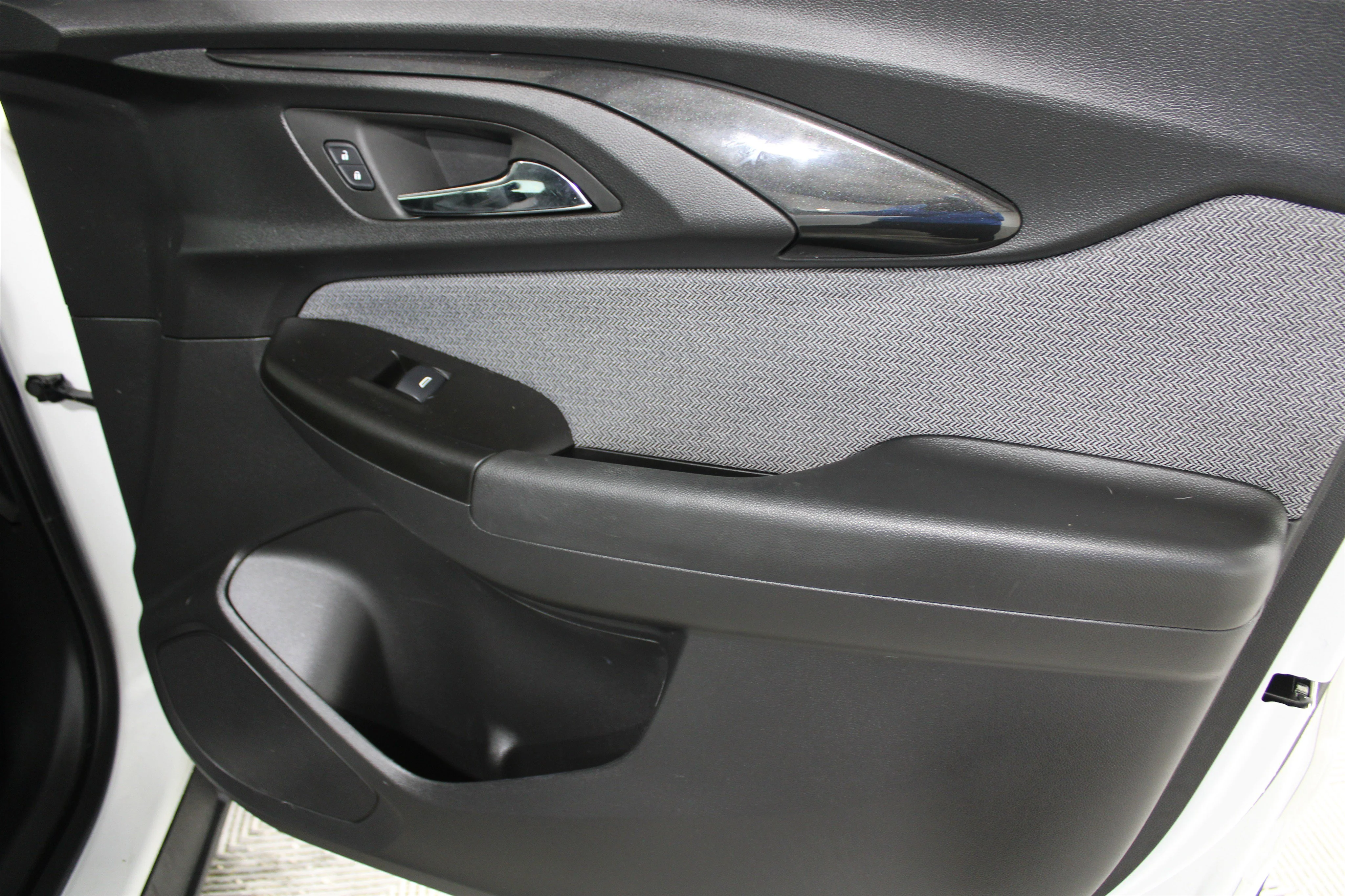 2023 Chevrolet TrailBlazer LS - Photo 25