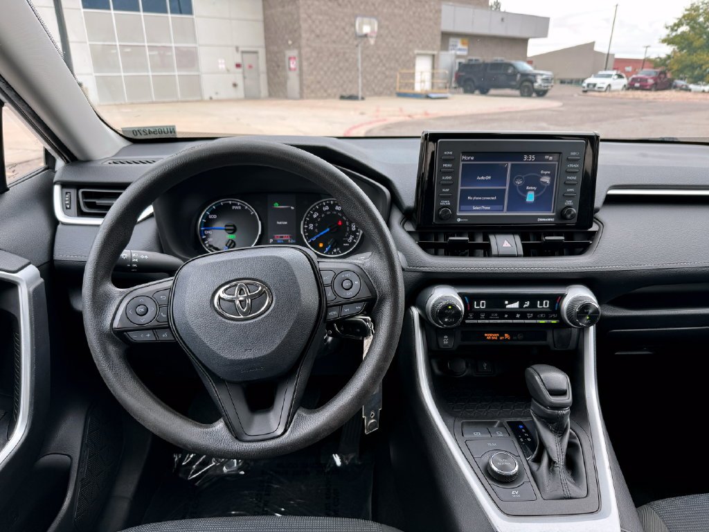 Used 2022 White Toyota LE image 31