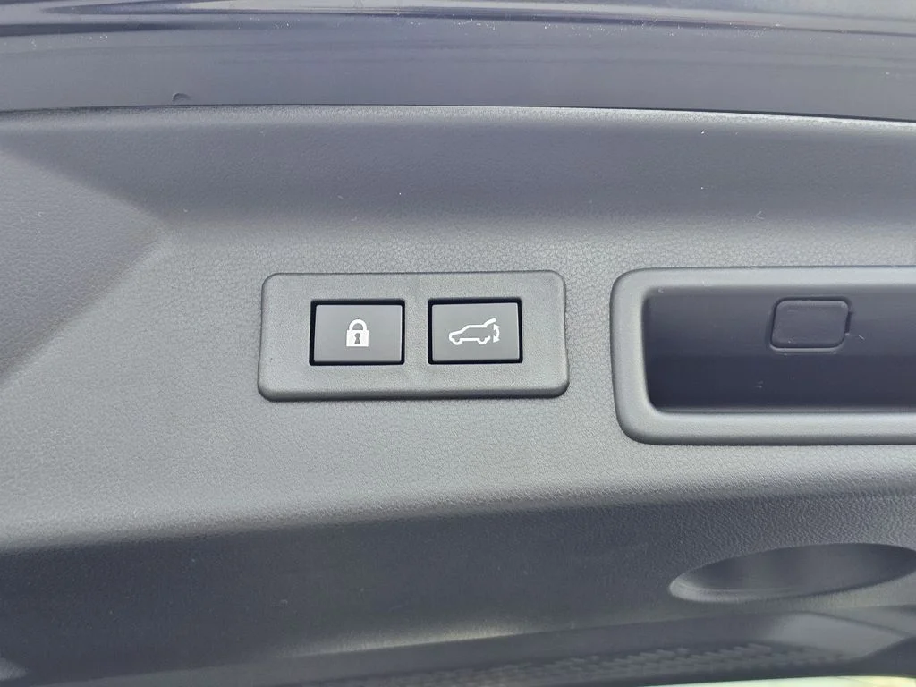New 2026 CRYSTAL BLACK SILICA Subaru Premium image 10