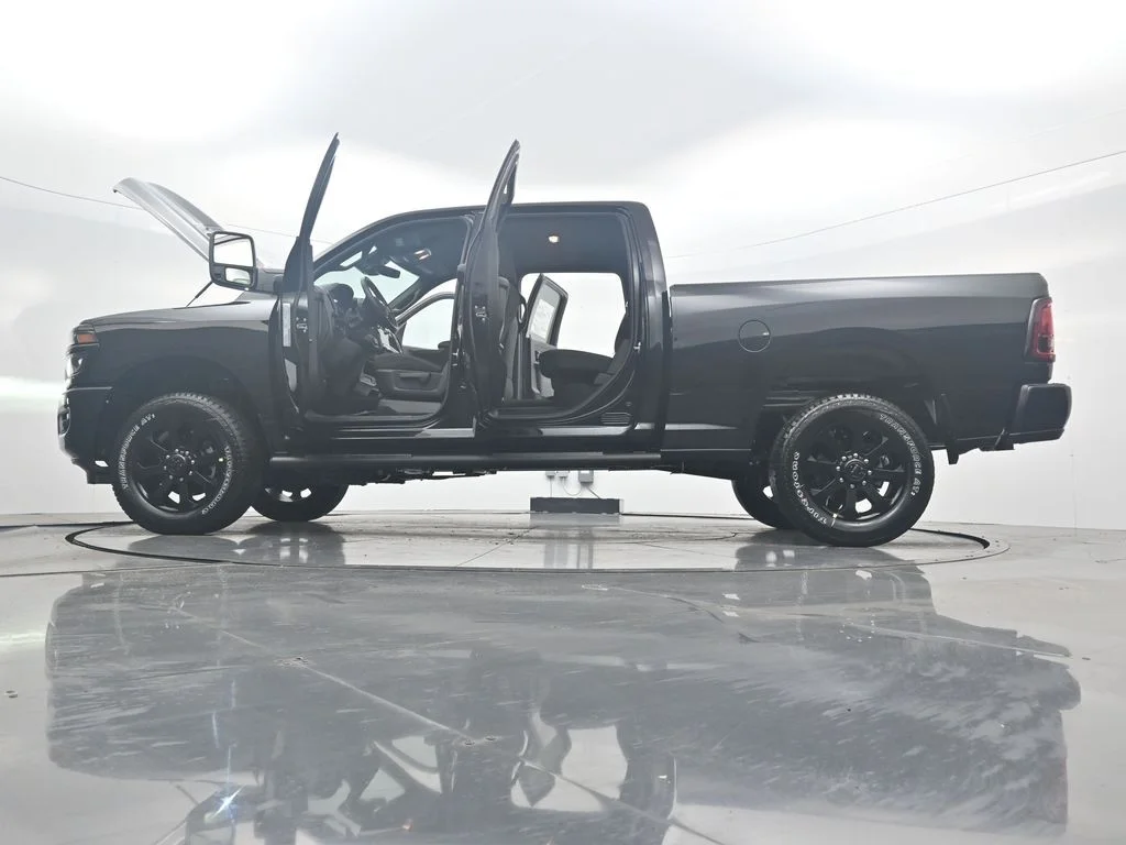 New 2026 Diamond Black Crystal Pearl-Coat Exterior Paint RAM  image 48