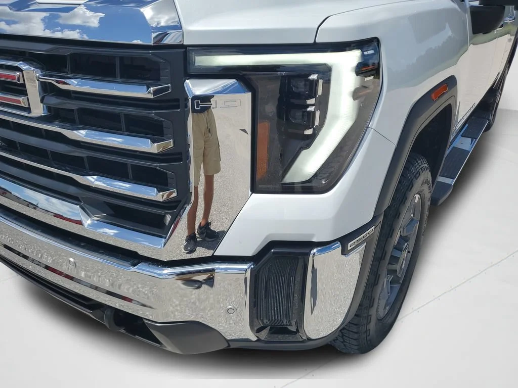 Used 2026 Glacier White Tricoat GMC SLT image 26
