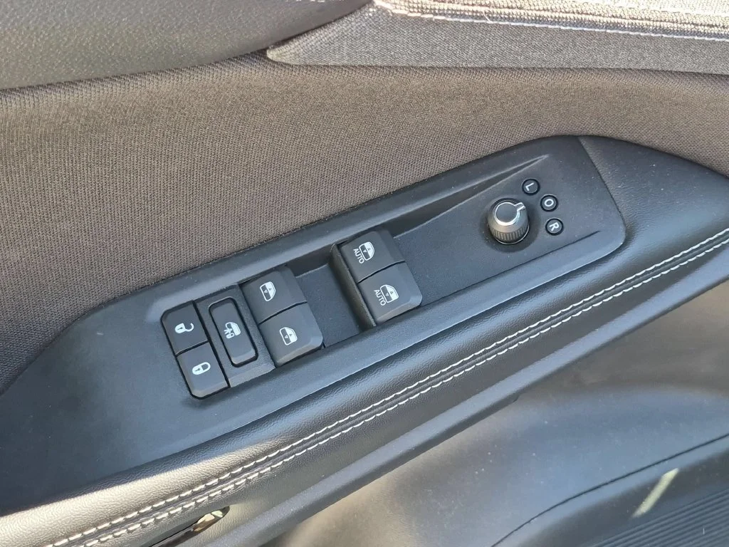 Used 2026 Blue Jeep Laredo image 10