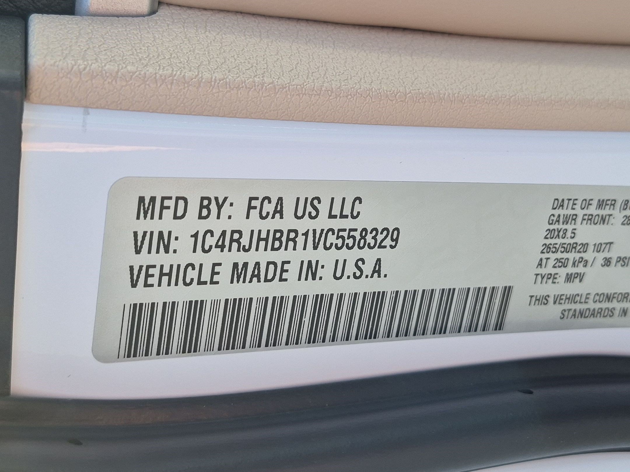 New 2027 Bright White Clear-Coat Paint Jeep Limited Reserve image 18