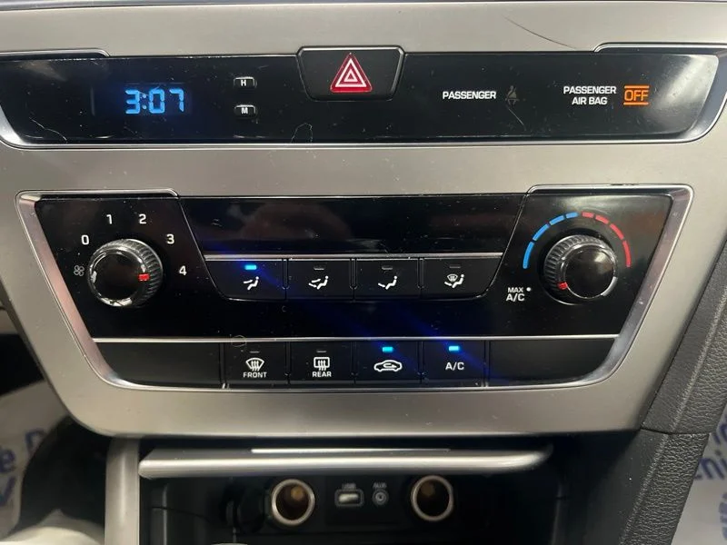 Used 2015 Red Hyundai SE image 26