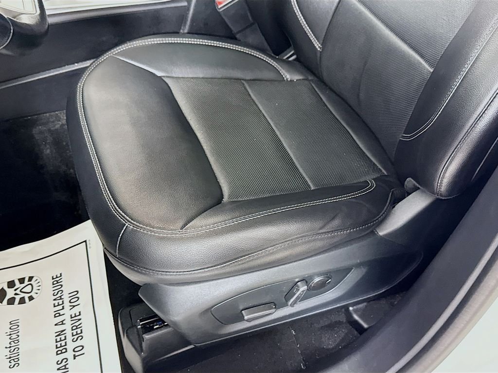 Used 2022 Star White Metallic Tri-Coat Ford Limited image 20