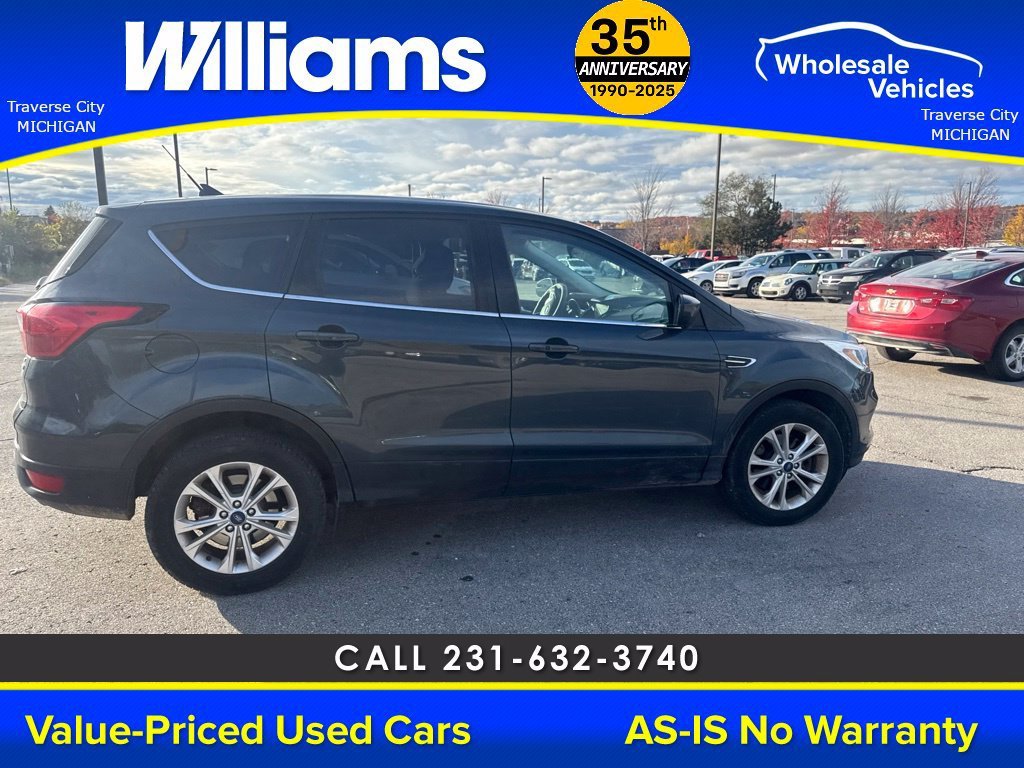Used 2019  Ford SE image 14