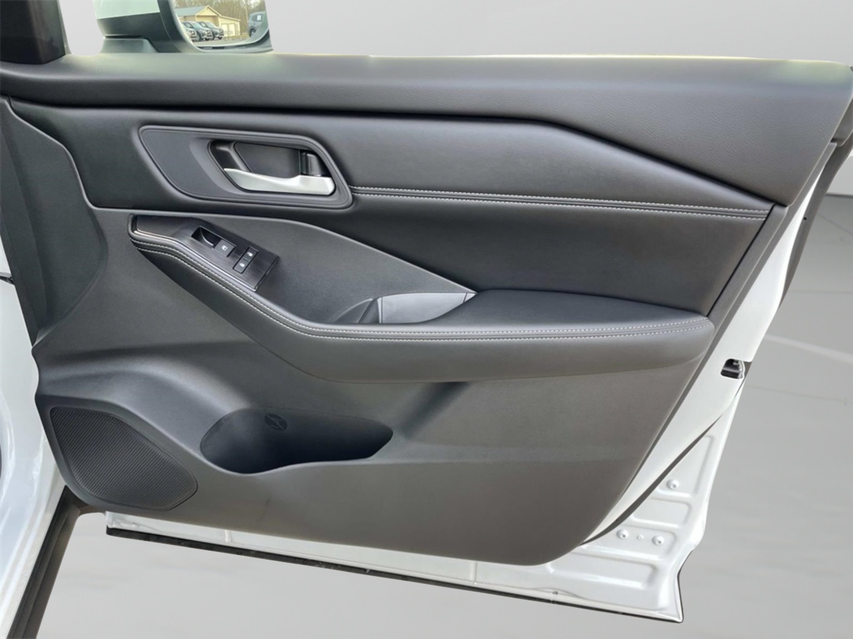 2026 Nissan Rogue SV - Photo 12
