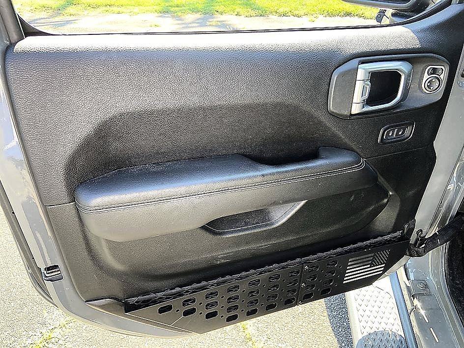 Used 2020 Sting-Gray Clearcoat Jeep Overland image 9
