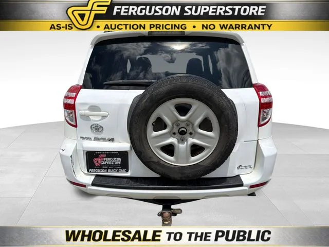 Used 2010 White Toyota Base image 6