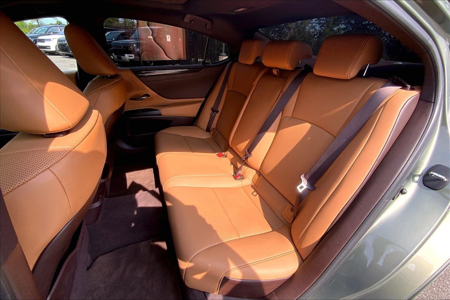 Used 2021 Green Lexus 350 image 19