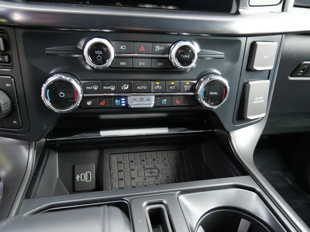 Used 2025 White Ford Lariat image 18