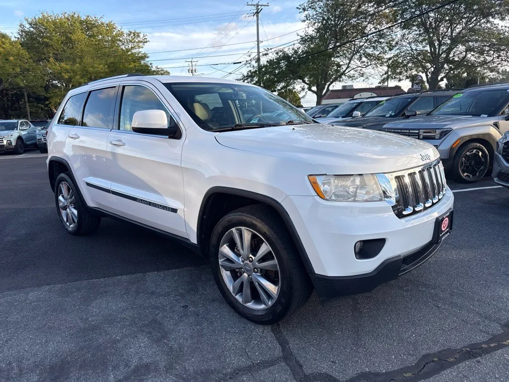 Used 2013 White Jeep Laredo image 3
