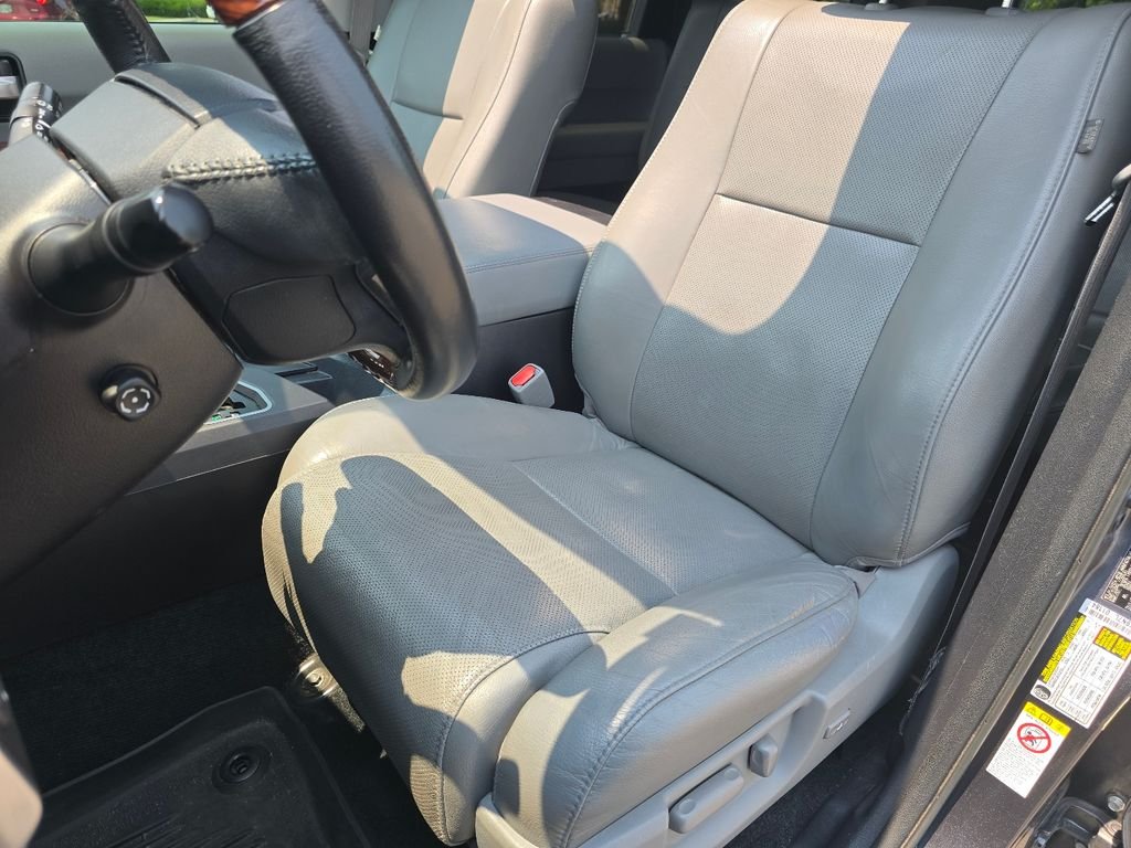 Used 2018 Magnetic Gray Metallic Toyota Platinum image 23