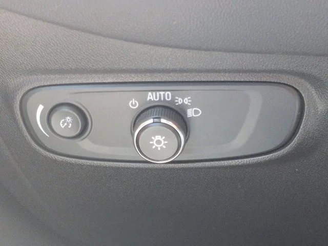 Used 2019 White Chevrolet LT image 19