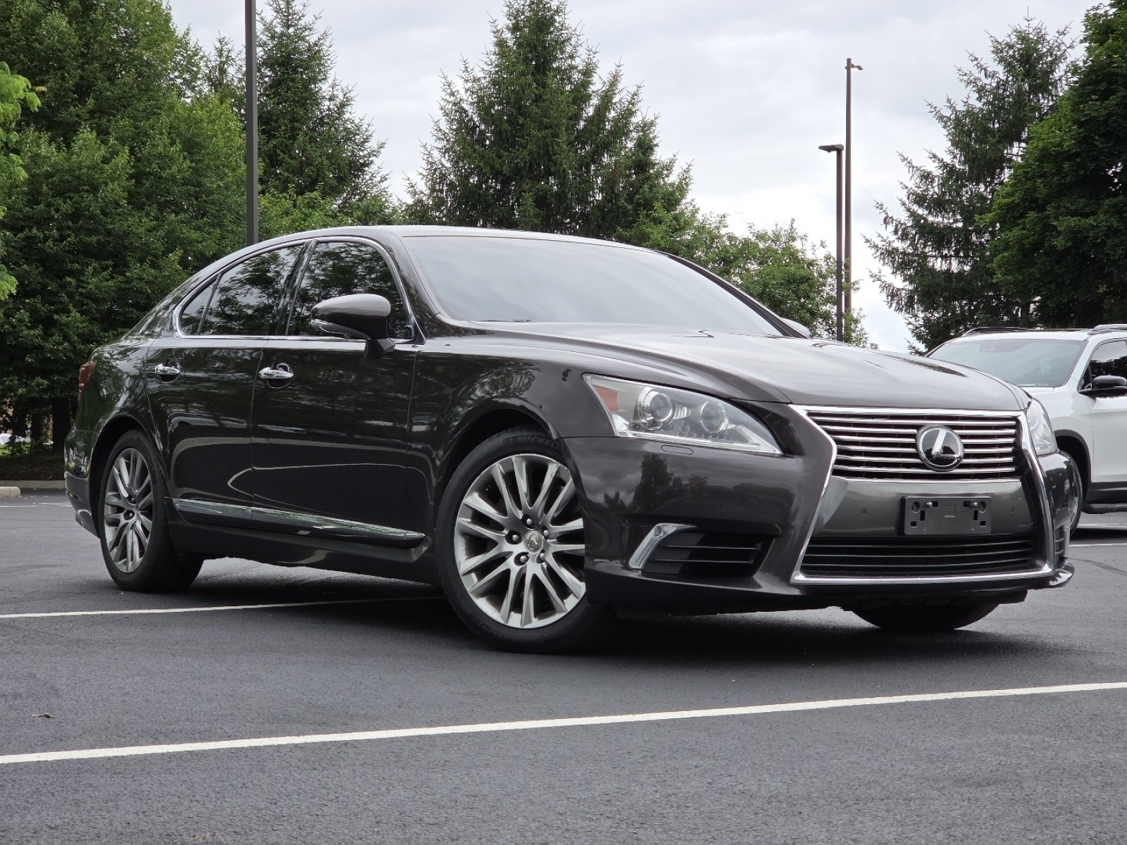 Used 2015 Pearl Lexus 460 image 2