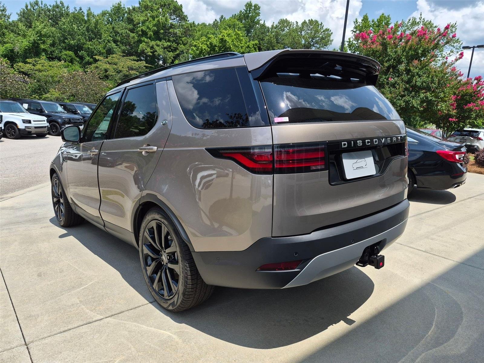 New 2026 Lantau Bronze Metallic Land Rover S image 7