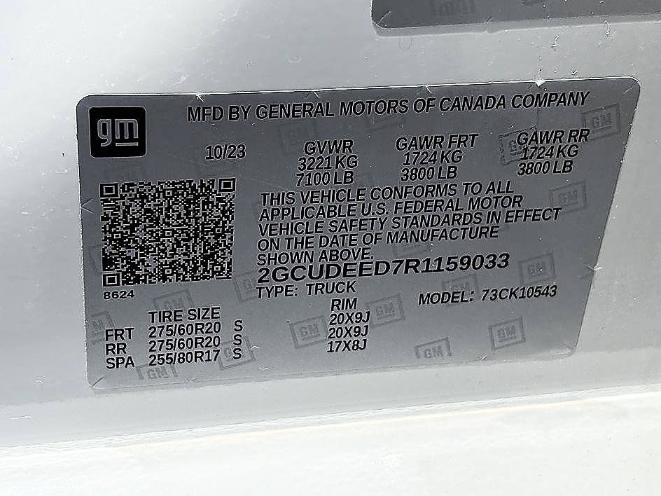 Used 2024 Summit White Chevrolet RST image 25