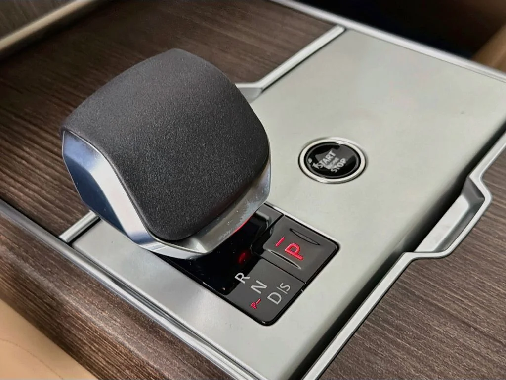 New 2026 Fuji White Land Rover SE image 17
